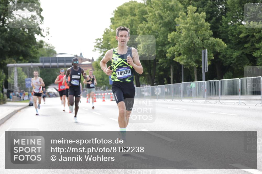 29.06.2025 - hella hamburg halbmarathon Jannik Wohlers http://msf.ph/oto/8162238 29.06.2025 09:40:07 Lombardsbrücke 34, 54, 5253, 6530, 6816, 9151, 9447, 9475, 11210, 12678, 14302, 16068, 16245, 16988, 18930 meine-sportfotos.de