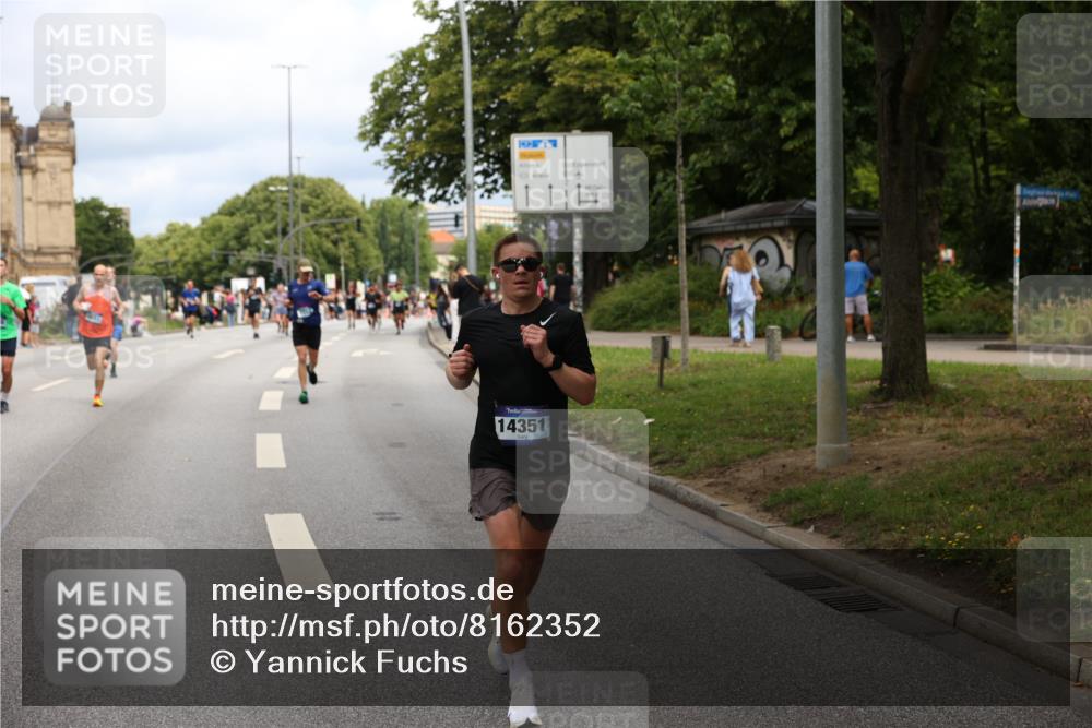 29.06.2025 - hella hamburg halbmarathon Yannick Fuchs http://msf.ph/oto/8162352 29.06.2025 10:39:09 20KM 1413, 1424, 1520, 1697, 2890, 2970, 3098, 4270, 4691, 4915, 5047, 7710, 8928, 9030, 9302, 10313, 11809, 12528, 13975, 14351, 14464, 14686, 14687, 14703, 15334, 16058, 16803, 17120, 17406, 18539, 18631, 19207 meine-sportfotos.de