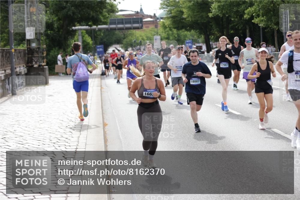 29.06.2025 - hella hamburg halbmarathon Jannik Wohlers http://msf.ph/oto/8162370 29.06.2025 10:20:10 Lombardsbrücke 1011, 1471, 1474, 2053, 2101, 2325, 2478, 2834, 3733, 3781, 4154, 4166, 4288, 4422, 4754, 4869, 5181, 5625, 6951, 7131, 8588, 9722, 10041, 10613, 10647, 11100, 11603, 11835, 11995, 12056, 12977, 14500, 14502, 14503, 14894, 15180, 15244, 15442, 15513, 16135, 16254, 16638, 17581, 17671, 17987, 18007, 18423, 18908, 19014, 19093 meine-sportfotos.de