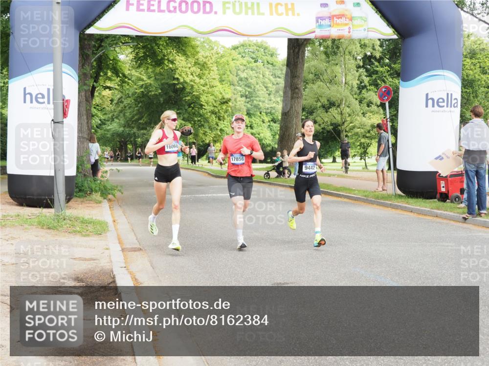 29.06.2025 - hella hamburg halbmarathon MichiJ http://msf.ph/oto/8162384 29.06.2025 10:12:20 Zwischen KM18-KM19 9442, 16068, 17856 meine-sportfotos.de
