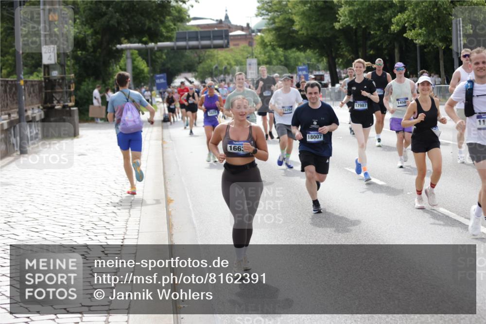 29.06.2025 - hella hamburg halbmarathon Jannik Wohlers http://msf.ph/oto/8162391 29.06.2025 10:20:10 Lombardsbrücke 1011, 1471, 1474, 2053, 2101, 2325, 2478, 2834, 3733, 3781, 4154, 4166, 4288, 4422, 4754, 4869, 5181, 5625, 6951, 7131, 8588, 9722, 10041, 10613, 10647, 11100, 11603, 11835, 11995, 12056, 12977, 14500, 14502, 14503, 14894, 15180, 15244, 15442, 15513, 16135, 16254, 16638, 17581, 17671, 17987, 18007, 18423, 18908, 19014, 19093 meine-sportfotos.de