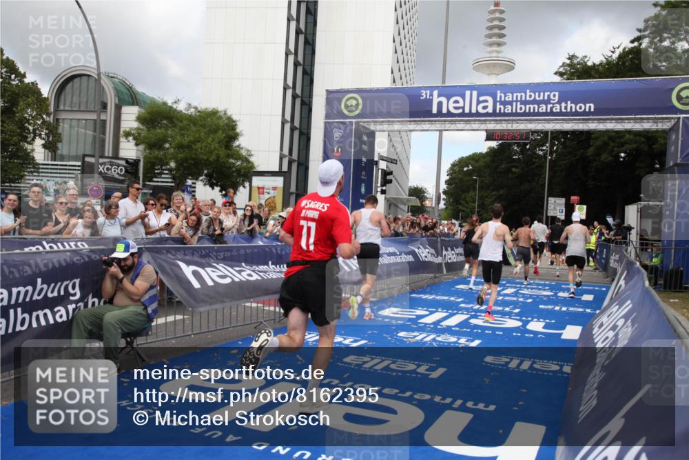 29.06.2025 - hella hamburg halbmarathon Michael Strokosch http://msf.ph/oto/8162395 29.06.2025 10:32:50 Ziel 7965, 8062, 12987, 13686, 13961, 14028, 15054, 16425, 17117, 17151 meine-sportfotos.de
