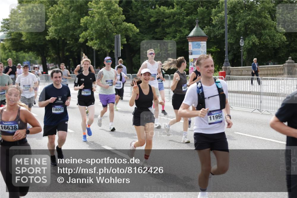 29.06.2025 - hella hamburg halbmarathon Jannik Wohlers http://msf.ph/oto/8162426 29.06.2025 10:20:11 Lombardsbrücke 1011, 1471, 2053, 2101, 2325, 2478, 2834, 3733, 3781, 4154, 4166, 4288, 4422, 4754, 4869, 5181, 5625, 6951, 7131, 8588, 9722, 10041, 10613, 10647, 11100, 11603, 11835, 11995, 12056, 12977, 14500, 14502, 14503, 14894, 15180, 15244, 15442, 15513, 16135, 16254, 16638, 17581, 17671, 17987, 18007, 18423, 18908, 19014, 19093 meine-sportfotos.de