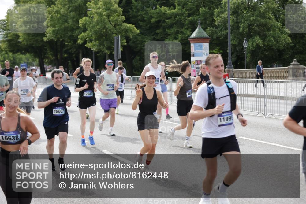 29.06.2025 - hella hamburg halbmarathon Jannik Wohlers http://msf.ph/oto/8162448 29.06.2025 10:20:11 Lombardsbrücke 1011, 1471, 2053, 2101, 2325, 2478, 2834, 3733, 3781, 4154, 4166, 4288, 4422, 4754, 4869, 5181, 5625, 6951, 7131, 8588, 9722, 10041, 10613, 10647, 11100, 11603, 11835, 11995, 12056, 12977, 14500, 14502, 14503, 14894, 15180, 15244, 15442, 15513, 16135, 16254, 16638, 17581, 17671, 17987, 18007, 18423, 18908, 19014, 19093 meine-sportfotos.de
