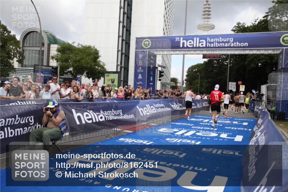 29.06.2025 - hella hamburg halbmarathon Michael Strokosch http://msf.ph/oto/8162451 29.06.2025 10:32:52 Ziel 6358, 7965, 8062, 13686, 14028, 15054, 16425, 17151, 18687 meine-sportfotos.de