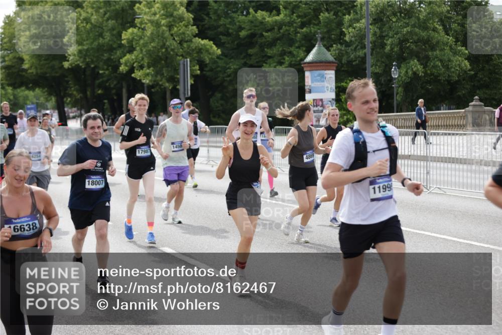 29.06.2025 - hella hamburg halbmarathon Jannik Wohlers http://msf.ph/oto/8162467 29.06.2025 10:20:11 Lombardsbrücke 1011, 1471, 2053, 2101, 2325, 2478, 2834, 3733, 3781, 4154, 4166, 4288, 4422, 4754, 4869, 5181, 5625, 6951, 7131, 8588, 9722, 10041, 10613, 10647, 11100, 11603, 11835, 11995, 12056, 12977, 14500, 14502, 14503, 14894, 15180, 15244, 15442, 15513, 16135, 16254, 16638, 17581, 17671, 17987, 18007, 18423, 18908, 19014, 19093 meine-sportfotos.de