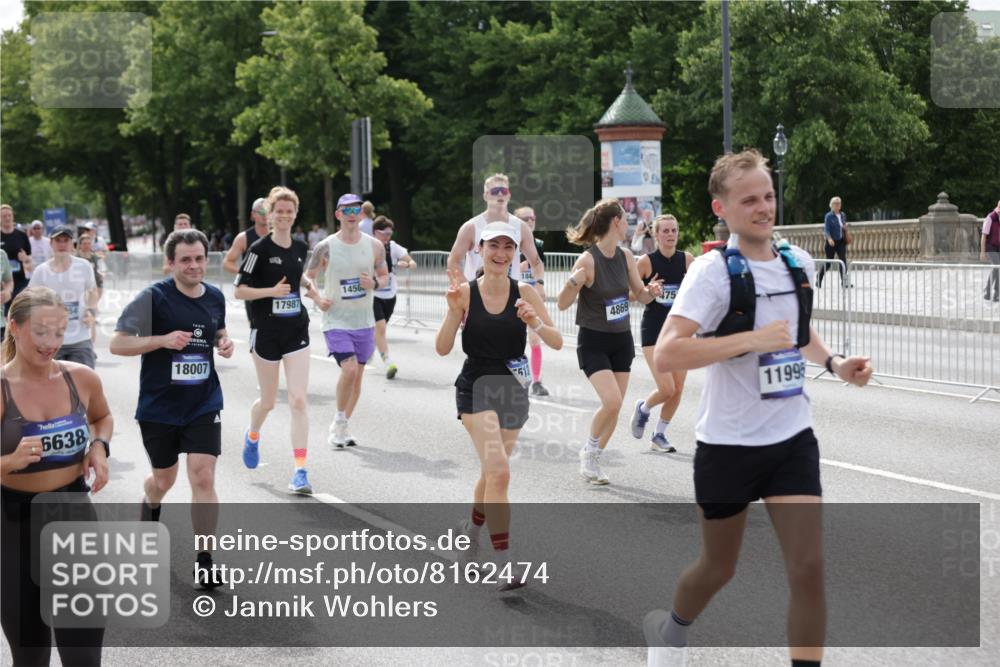 29.06.2025 - hella hamburg halbmarathon Jannik Wohlers http://msf.ph/oto/8162474 29.06.2025 10:20:11 Lombardsbrücke 1011, 1471, 2053, 2101, 2325, 2478, 2834, 3733, 3781, 4154, 4166, 4288, 4422, 4754, 4869, 5181, 5625, 6951, 7131, 8588, 9722, 10041, 10613, 10647, 11100, 11603, 11835, 11995, 12056, 12977, 14500, 14502, 14503, 14894, 15180, 15244, 15442, 15513, 16135, 16254, 16638, 17581, 17671, 17987, 18007, 18423, 18908, 19014, 19093 meine-sportfotos.de