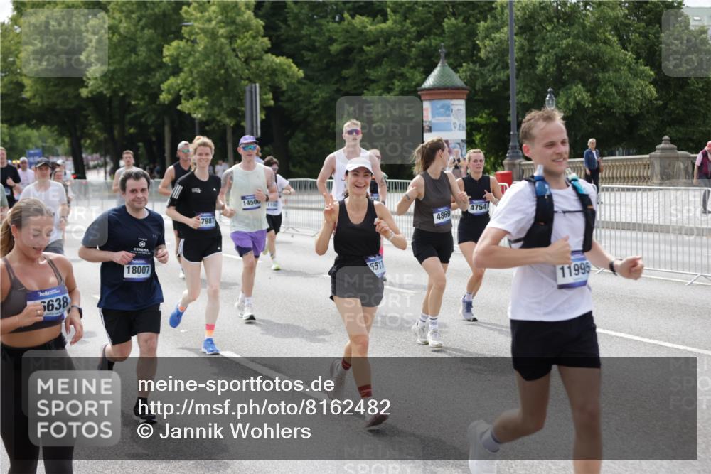 29.06.2025 - hella hamburg halbmarathon Jannik Wohlers http://msf.ph/oto/8162482 29.06.2025 10:20:11 Lombardsbrücke 1011, 1471, 2053, 2101, 2325, 2478, 2834, 3733, 3781, 4154, 4166, 4288, 4422, 4754, 4869, 5181, 5625, 6951, 7131, 8588, 9722, 10041, 10613, 10647, 11100, 11603, 11835, 11995, 12056, 12977, 14500, 14502, 14503, 14894, 15180, 15244, 15442, 15513, 16135, 16254, 16638, 17581, 17671, 17987, 18007, 18423, 18908, 19014, 19093 meine-sportfotos.de