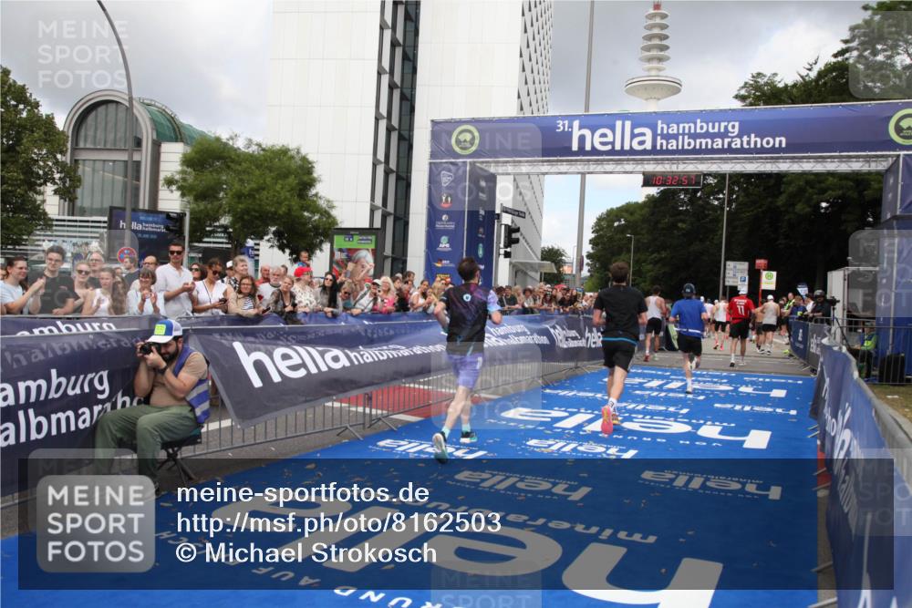 29.06.2025 - hella hamburg halbmarathon Michael Strokosch http://msf.ph/oto/8162503 29.06.2025 10:32:56 Ziel 4463, 4749, 6358, 10453, 12290, 13686, 16425, 18687, 19059 meine-sportfotos.de