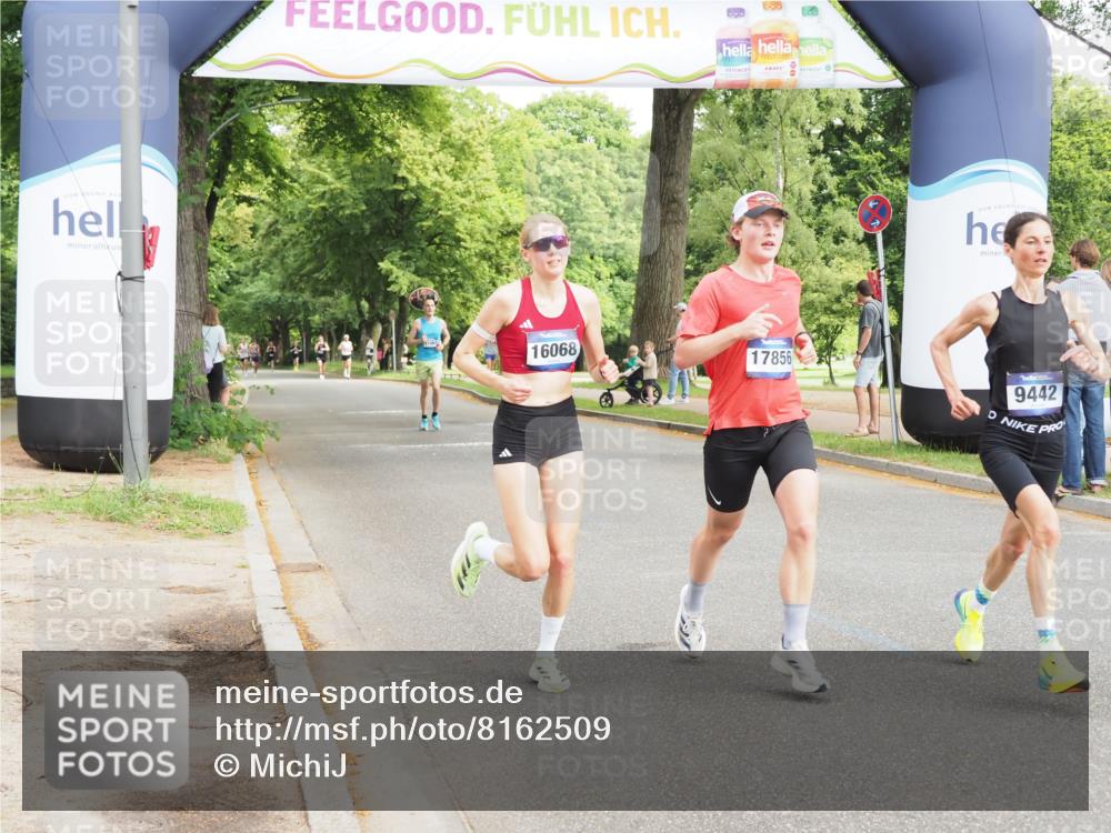 29.06.2025 - hella hamburg halbmarathon MichiJ http://msf.ph/oto/8162509 29.06.2025 10:12:21 Zwischen KM18-KM19 9442, 16068, 17856 meine-sportfotos.de