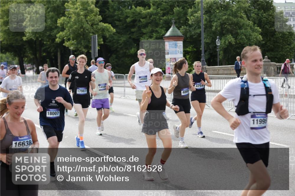 29.06.2025 - hella hamburg halbmarathon Jannik Wohlers http://msf.ph/oto/8162528 29.06.2025 10:20:12 Lombardsbrücke 1011, 1471, 2053, 2101, 2325, 2478, 2834, 3733, 3781, 4154, 4166, 4288, 4422, 4754, 4869, 5181, 5625, 6951, 7131, 8588, 8940, 9722, 10050, 10613, 10647, 11100, 11603, 11835, 11995, 12056, 12977, 14138, 14342, 14500, 14502, 14503, 14894, 15180, 15244, 15442, 15513, 16135, 16254, 16638, 17581, 17671, 17987, 18007, 18423, 18908, 19014, 19093 meine-sportfotos.de