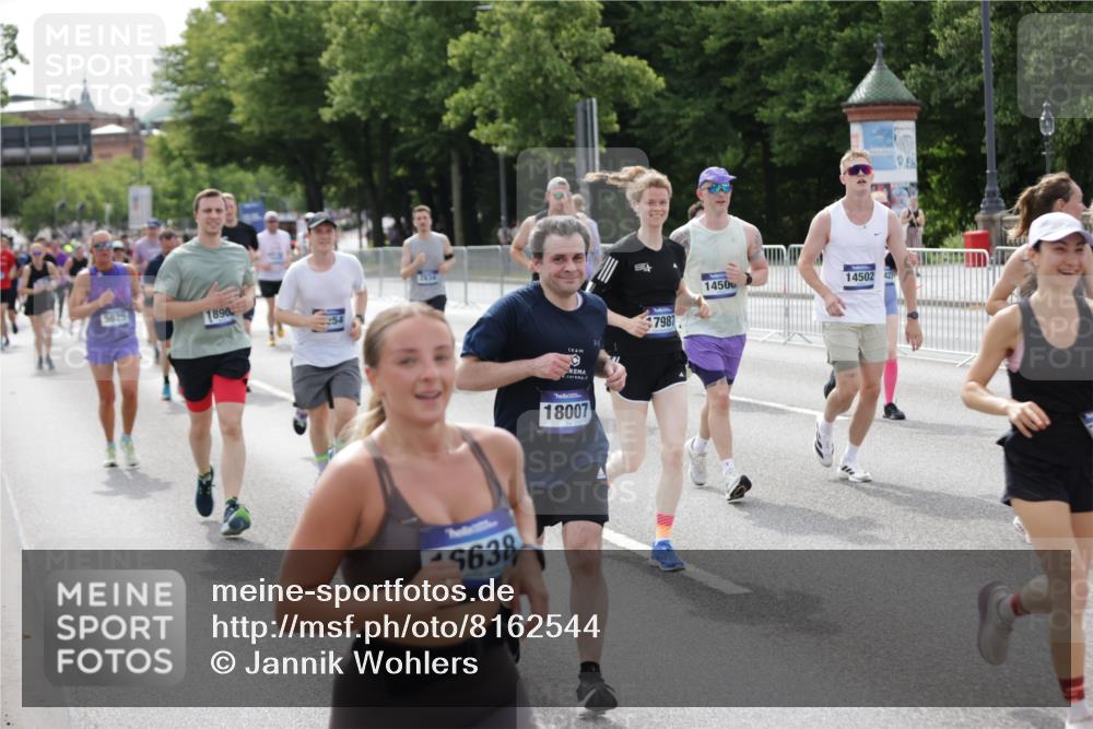 29.06.2025 - hella hamburg halbmarathon Jannik Wohlers http://msf.ph/oto/8162544 29.06.2025 10:20:12 Lombardsbrücke 1011, 1471, 2053, 2101, 2325, 2478, 2834, 3733, 3781, 4154, 4166, 4288, 4422, 4754, 4869, 5181, 5625, 6951, 7131, 8588, 8940, 9722, 10050, 10613, 10647, 11100, 11603, 11835, 11995, 12056, 12977, 14138, 14342, 14500, 14502, 14503, 14894, 15180, 15244, 15442, 15513, 16135, 16254, 16638, 17581, 17671, 17987, 18007, 18423, 18908, 19014, 19093 meine-sportfotos.de