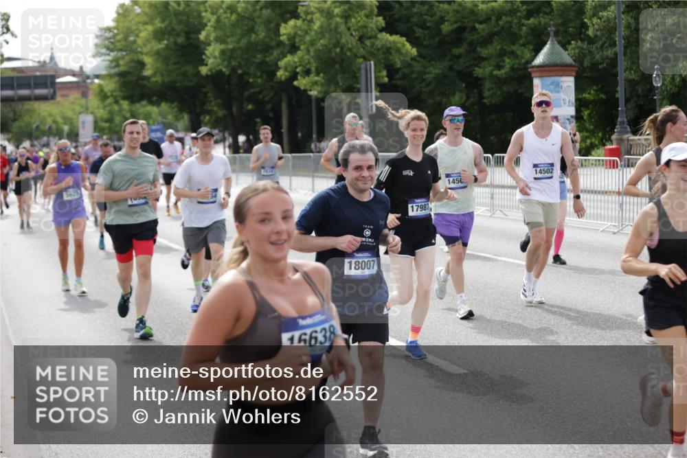 29.06.2025 - hella hamburg halbmarathon Jannik Wohlers http://msf.ph/oto/8162552 29.06.2025 10:20:12 Lombardsbrücke 1011, 1471, 2053, 2101, 2325, 2478, 2834, 3733, 3781, 4154, 4166, 4288, 4422, 4754, 4869, 5181, 5625, 6951, 7131, 8588, 8940, 9722, 10050, 10613, 10647, 11100, 11603, 11835, 11995, 12056, 12977, 14138, 14342, 14500, 14502, 14503, 14894, 15180, 15244, 15442, 15513, 16135, 16254, 16638, 17581, 17671, 17987, 18007, 18423, 18908, 19014, 19093 meine-sportfotos.de