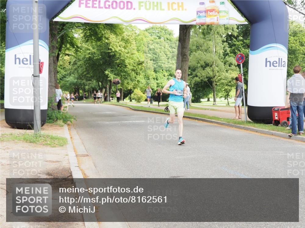 29.06.2025 - hella hamburg halbmarathon MichiJ http://msf.ph/oto/8162561 29.06.2025 10:12:23 Zwischen KM18-KM19 9442, 16068, 17856 meine-sportfotos.de