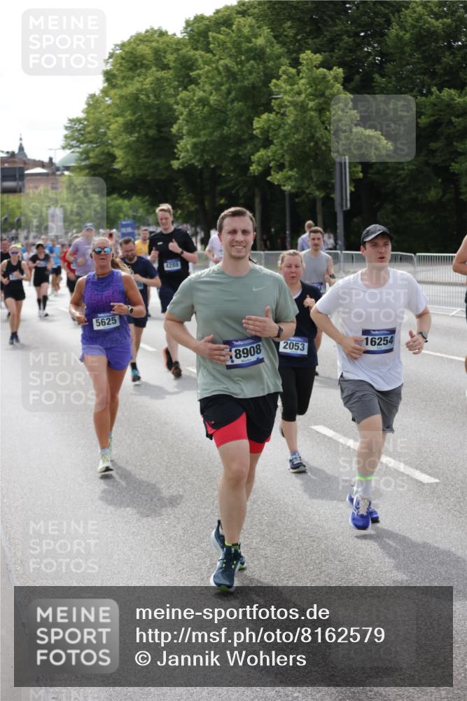 29.06.2025 - hella hamburg halbmarathon Jannik Wohlers http://msf.ph/oto/8162579 29.06.2025 10:20:14 Lombardsbrücke 1011, 1471, 2053, 2101, 2325, 2834, 3733, 3781, 4154, 4166, 4288, 4422, 4754, 4869, 5181, 5625, 6608, 6951, 8588, 8940, 9722, 10050, 10350, 10613, 10647, 11100, 11603, 11835, 11995, 12977, 14138, 14246, 14342, 14344, 14500, 14502, 14503, 15244, 15442, 15513, 16135, 16254, 16638, 17095, 17581, 17987, 18007, 18423, 18620, 18908, 19014, 19093, 19131, 19132 meine-sportfotos.de