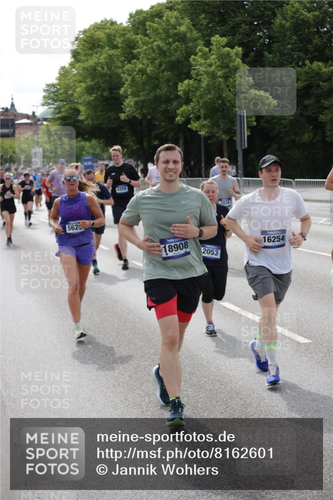 29.06.2025 - hella hamburg halbmarathon Jannik Wohlers http://msf.ph/oto/8162601 29.06.2025 10:20:14 Lombardsbrücke 1011, 1471, 2053, 2101, 2325, 2834, 3733, 3781, 4154, 4166, 4288, 4422, 4754, 4869, 5181, 5625, 6608, 6951, 8588, 8940, 9722, 10050, 10350, 10613, 10647, 11100, 11603, 11835, 11995, 12977, 14138, 14246, 14342, 14344, 14500, 14502, 14503, 15244, 15442, 15513, 16135, 16254, 16638, 17095, 17581, 17987, 18007, 18423, 18620, 18908, 19014, 19093, 19131, 19132 meine-sportfotos.de