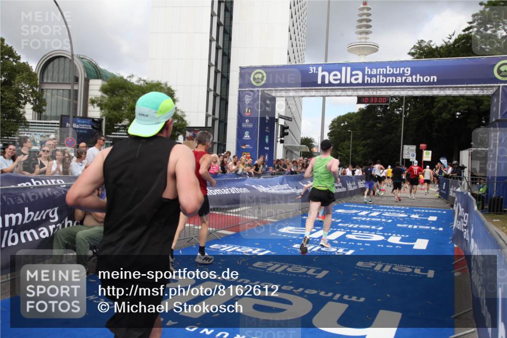 29.06.2025 - hella hamburg halbmarathon Michael Strokosch http://msf.ph/oto/8162612 29.06.2025 10:32:59 Ziel 4463, 4749, 6358, 10453, 12290, 16425, 18679, 18687, 19059 meine-sportfotos.de
