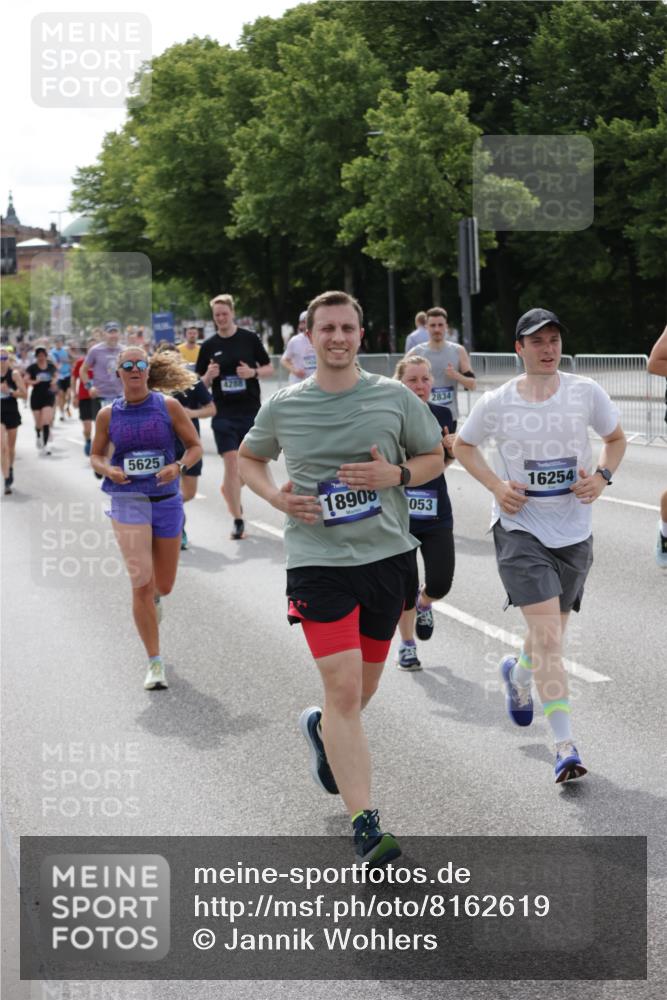 29.06.2025 - hella hamburg halbmarathon Jannik Wohlers http://msf.ph/oto/8162619 29.06.2025 10:20:14 Lombardsbrücke 1011, 1471, 2053, 2101, 2325, 2834, 3733, 3781, 4154, 4166, 4288, 4422, 4754, 4869, 5181, 5625, 6608, 6951, 8588, 8940, 9722, 10050, 10350, 10613, 10647, 11100, 11603, 11835, 11995, 12977, 14138, 14246, 14342, 14344, 14500, 14502, 14503, 15244, 15442, 15513, 16135, 16254, 16638, 17095, 17581, 17987, 18007, 18423, 18620, 18908, 19014, 19093, 19131, 19132 meine-sportfotos.de