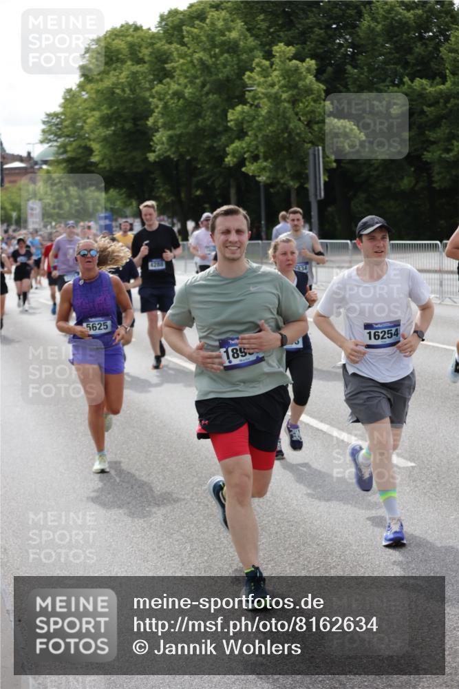 29.06.2025 - hella hamburg halbmarathon Jannik Wohlers http://msf.ph/oto/8162634 29.06.2025 10:20:14 Lombardsbrücke 1011, 1471, 2053, 2101, 2325, 2834, 3733, 3781, 4154, 4166, 4288, 4422, 4754, 4869, 5181, 5625, 6608, 6951, 8588, 8940, 9722, 10050, 10350, 10613, 10647, 11100, 11603, 11835, 11995, 12977, 14138, 14246, 14342, 14344, 14500, 14502, 14503, 15244, 15442, 15513, 16135, 16254, 16638, 17095, 17581, 17987, 18007, 18423, 18620, 18908, 19014, 19093, 19131, 19132 meine-sportfotos.de