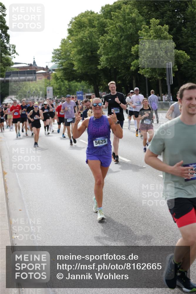 29.06.2025 - hella hamburg halbmarathon Jannik Wohlers http://msf.ph/oto/8162665 29.06.2025 10:20:15 Lombardsbrücke 1011, 1471, 2053, 2101, 2325, 2834, 3247, 3733, 3781, 4166, 4288, 4422, 4754, 4869, 5181, 5625, 6608, 6951, 8588, 8940, 9722, 10050, 10350, 10613, 10647, 11100, 11603, 11995, 12977, 14138, 14246, 14342, 14344, 14500, 14502, 14503, 15244, 15442, 15513, 16135, 16254, 16638, 17095, 17155, 17581, 17987, 18007, 18423, 18620, 18908, 19014, 19093, 19131, 19132 meine-sportfotos.de