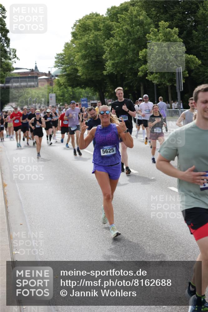 29.06.2025 - hella hamburg halbmarathon Jannik Wohlers http://msf.ph/oto/8162688 29.06.2025 10:20:15 Lombardsbrücke 1011, 1471, 2053, 2101, 2325, 2834, 3247, 3733, 3781, 4166, 4288, 4422, 4754, 4869, 5181, 5625, 6608, 6951, 8588, 8940, 9722, 10050, 10350, 10613, 10647, 11100, 11603, 11995, 12977, 14138, 14246, 14342, 14344, 14500, 14502, 14503, 15244, 15442, 15513, 16135, 16254, 16638, 17095, 17155, 17581, 17987, 18007, 18423, 18620, 18908, 19014, 19093, 19131, 19132 meine-sportfotos.de