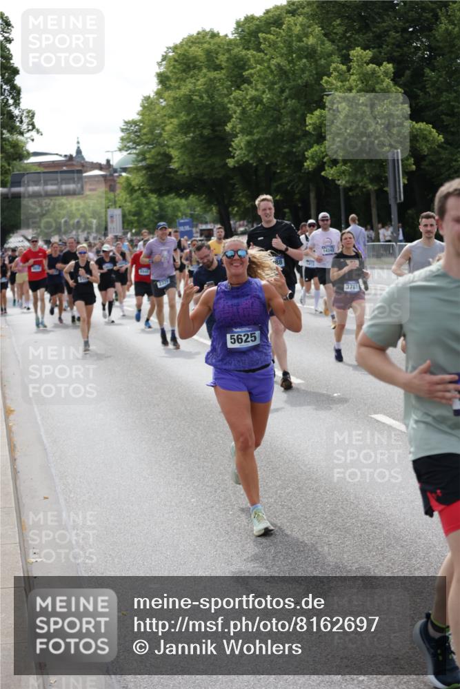 29.06.2025 - hella hamburg halbmarathon Jannik Wohlers http://msf.ph/oto/8162697 29.06.2025 10:20:15 Lombardsbrücke 1011, 1471, 2053, 2101, 2325, 2834, 3247, 3733, 3781, 4166, 4288, 4422, 4754, 4869, 5181, 5625, 6608, 6951, 8588, 8940, 9722, 10050, 10350, 10613, 10647, 11100, 11603, 11995, 12977, 14138, 14246, 14342, 14344, 14500, 14502, 14503, 15244, 15442, 15513, 16135, 16254, 16638, 17095, 17155, 17581, 17987, 18007, 18423, 18620, 18908, 19014, 19093, 19131, 19132 meine-sportfotos.de