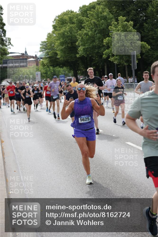 29.06.2025 - hella hamburg halbmarathon Jannik Wohlers http://msf.ph/oto/8162724 29.06.2025 10:20:15 Lombardsbrücke 1011, 1471, 2053, 2101, 2325, 2834, 3247, 3733, 3781, 4166, 4288, 4422, 4754, 4869, 5181, 5625, 6608, 6951, 8588, 8940, 9722, 10050, 10350, 10613, 10647, 11100, 11603, 11995, 12977, 14138, 14246, 14342, 14344, 14500, 14502, 14503, 15244, 15442, 15513, 16135, 16254, 16638, 17095, 17155, 17581, 17987, 18007, 18423, 18620, 18908, 19014, 19093, 19131, 19132 meine-sportfotos.de