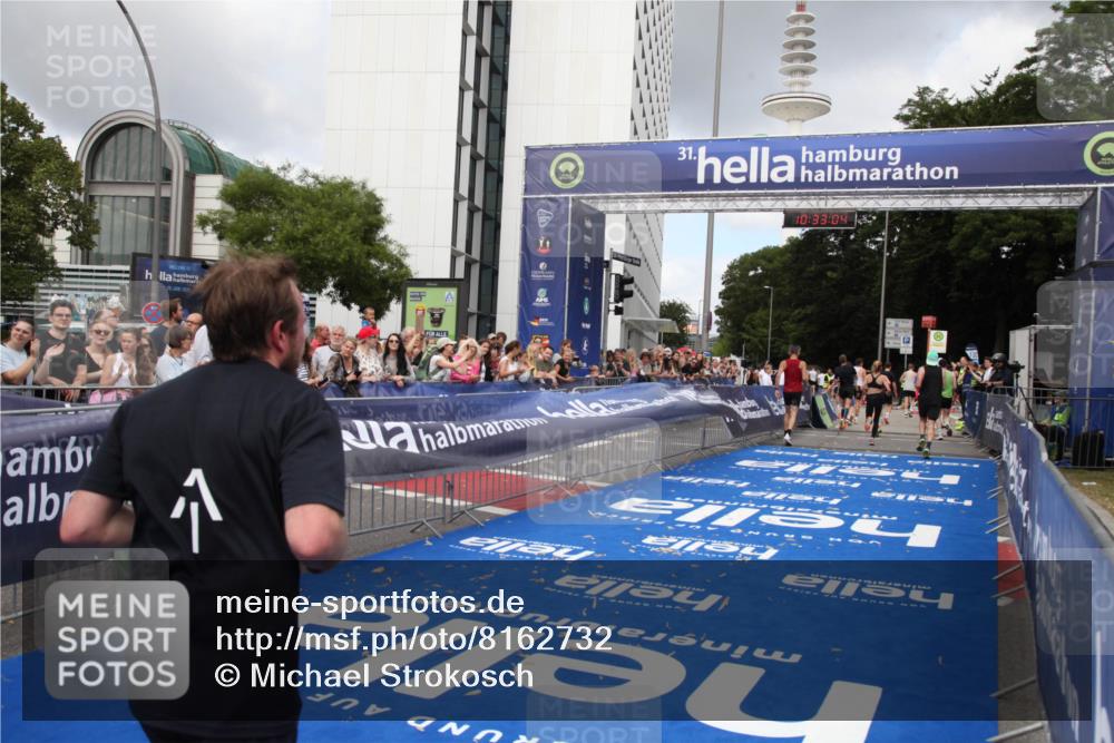 29.06.2025 - hella hamburg halbmarathon Michael Strokosch http://msf.ph/oto/8162732 29.06.2025 10:33:03 Ziel 4463, 11169, 12290, 18679, 19059 meine-sportfotos.de