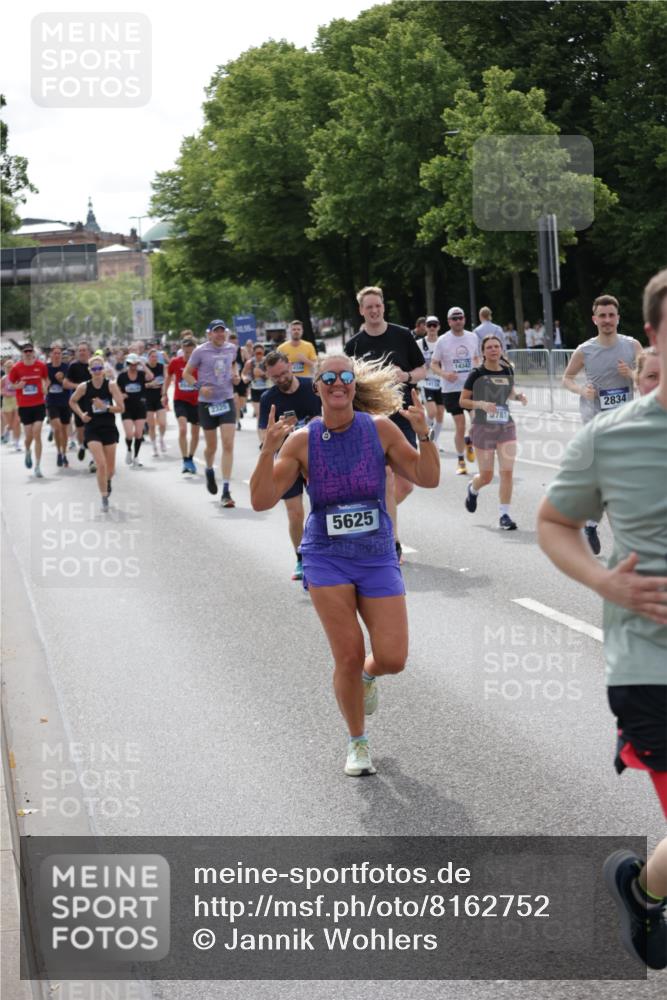 29.06.2025 - hella hamburg halbmarathon Jannik Wohlers http://msf.ph/oto/8162752 29.06.2025 10:20:15 Lombardsbrücke 1011, 1471, 2053, 2101, 2325, 2834, 3247, 3733, 3781, 4166, 4288, 4422, 4754, 4869, 5181, 5625, 6608, 6951, 8588, 8940, 9722, 10050, 10350, 10613, 10647, 11100, 11603, 11995, 12977, 14138, 14246, 14342, 14344, 14500, 14502, 14503, 15244, 15442, 15513, 16135, 16254, 16638, 17095, 17155, 17581, 17987, 18007, 18423, 18620, 18908, 19014, 19093, 19131, 19132 meine-sportfotos.de