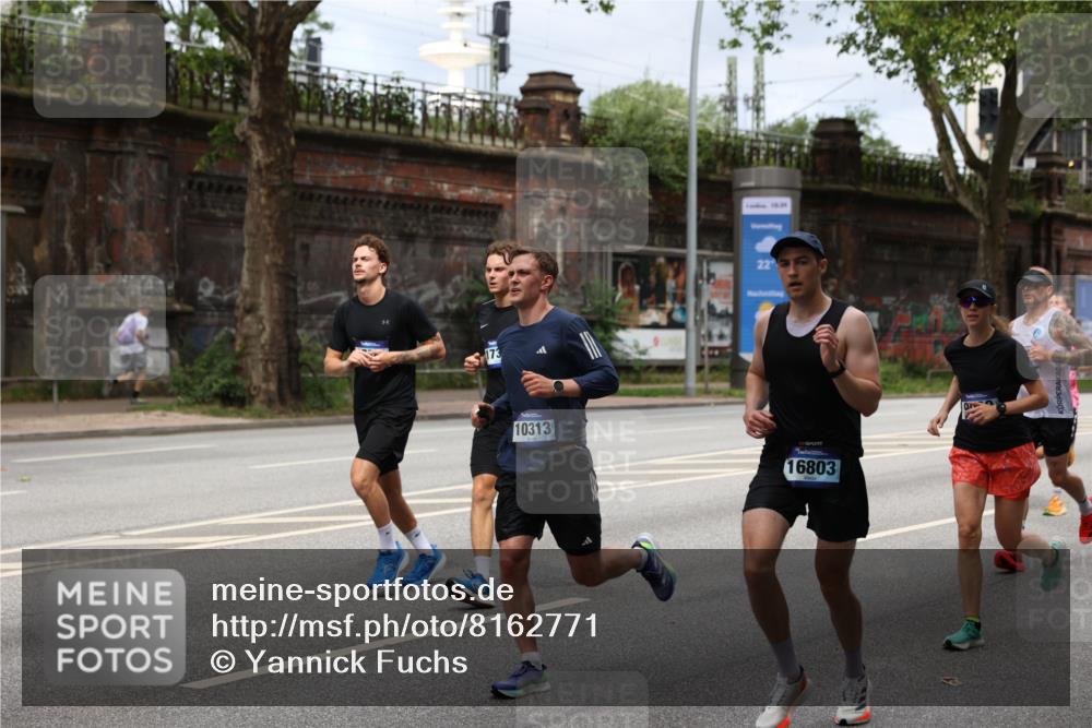 29.06.2025 - hella hamburg halbmarathon Yannick Fuchs http://msf.ph/oto/8162771 29.06.2025 10:39:36 20KM 1171, 1424, 2098, 2188, 2470, 3785, 3917, 4915, 4997, 5047, 5623, 5706, 6266, 6375, 6575, 6819, 6831, 7087, 7167, 7325, 7709, 7843, 8871, 9030, 9105, 9710, 9720, 10064, 10313, 10741, 11291, 11688, 12154, 12161, 12528, 12643, 12783, 13919, 15365, 15651, 15666, 15760, 16617, 16685, 16689, 16725, 16803, 16834, 17381, 17382, 17544, 17960, 18055, 18185, 18407, 18631, 18638, 18689, 18718, 18862, 19116 meine-sportfotos.de