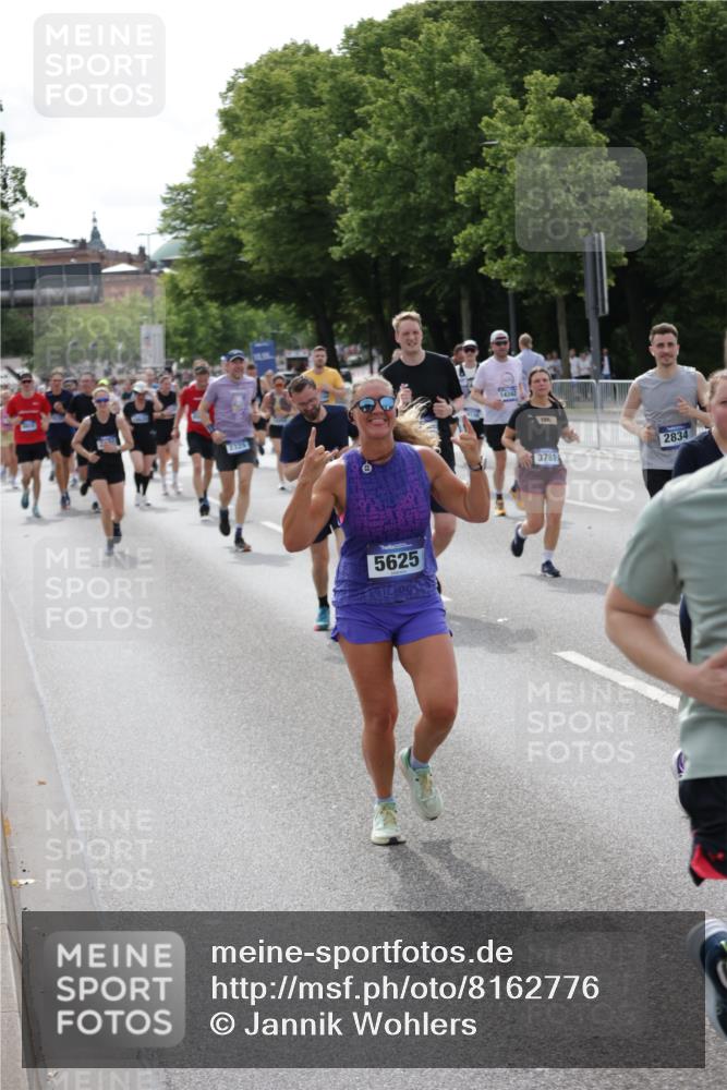29.06.2025 - hella hamburg halbmarathon Jannik Wohlers http://msf.ph/oto/8162776 29.06.2025 10:20:15 Lombardsbrücke 1011, 1471, 2053, 2101, 2325, 2834, 3247, 3733, 3781, 4166, 4288, 4422, 4754, 4869, 5181, 5625, 6608, 6951, 8588, 8940, 9722, 10050, 10350, 10613, 10647, 11100, 11603, 11995, 12977, 14138, 14246, 14342, 14344, 14500, 14502, 14503, 15244, 15442, 15513, 16135, 16254, 16638, 17095, 17155, 17581, 17987, 18007, 18423, 18620, 18908, 19014, 19093, 19131, 19132 meine-sportfotos.de