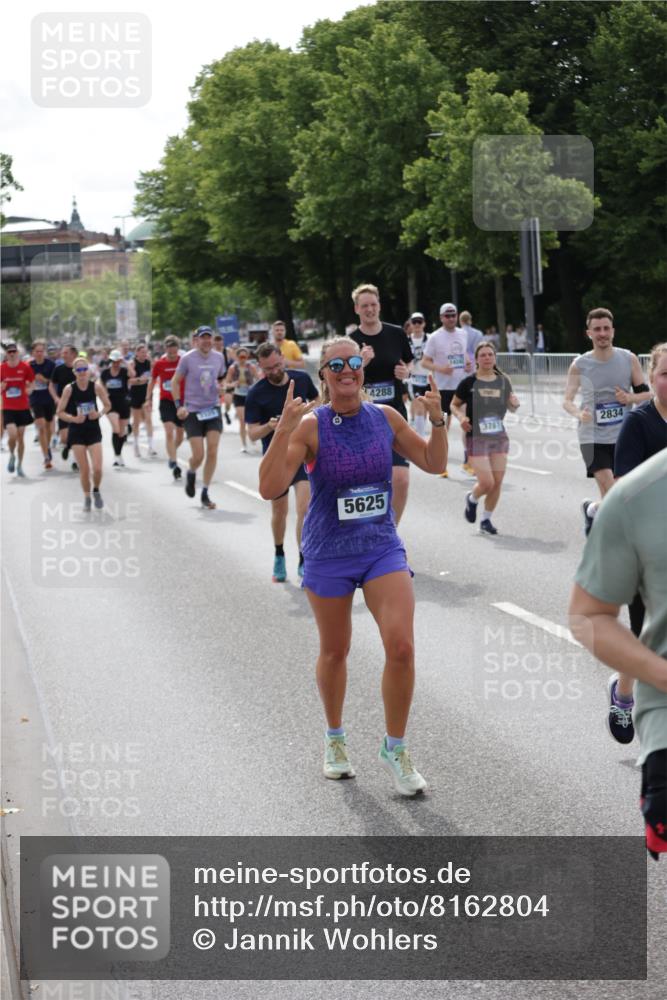 29.06.2025 - hella hamburg halbmarathon Jannik Wohlers http://msf.ph/oto/8162804 29.06.2025 10:20:15 Lombardsbrücke 1011, 1471, 2053, 2101, 2325, 2834, 3247, 3733, 3781, 4166, 4288, 4422, 4754, 4869, 5181, 5625, 6608, 6951, 8588, 8940, 9722, 10050, 10350, 10613, 10647, 11100, 11603, 11995, 12977, 14138, 14246, 14342, 14344, 14500, 14502, 14503, 15244, 15442, 15513, 16135, 16254, 16638, 17095, 17155, 17581, 17987, 18007, 18423, 18620, 18908, 19014, 19093, 19131, 19132 meine-sportfotos.de