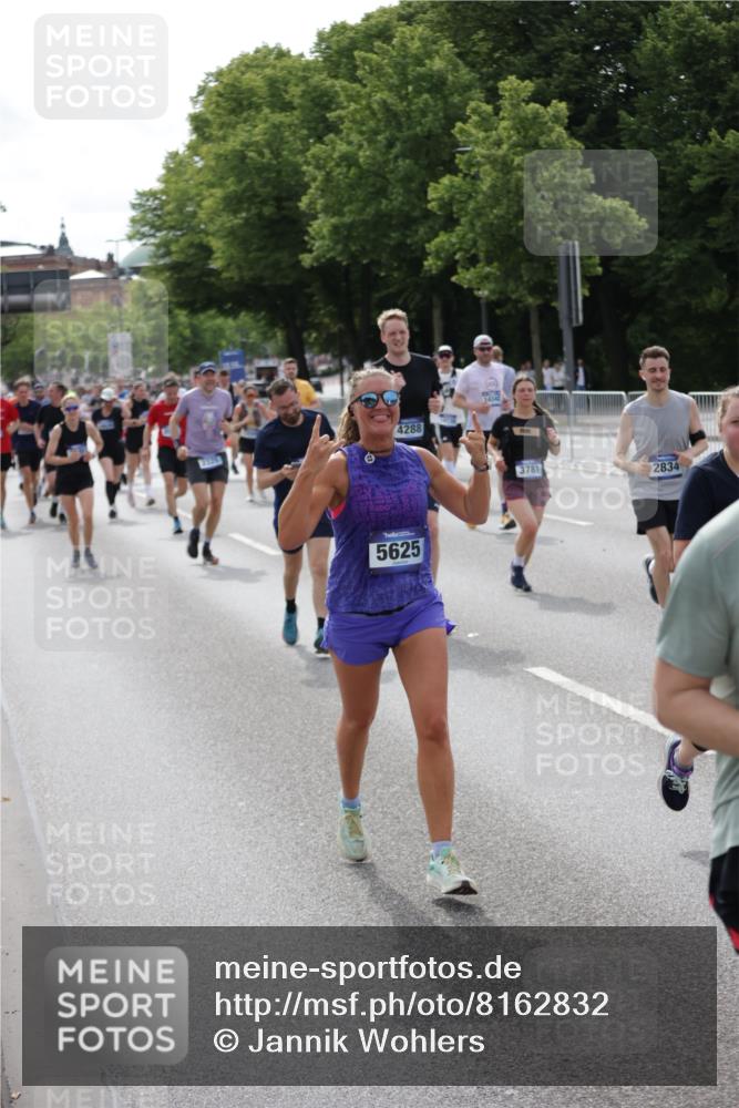 29.06.2025 - hella hamburg halbmarathon Jannik Wohlers http://msf.ph/oto/8162832 29.06.2025 10:20:15 Lombardsbrücke 1011, 1471, 2053, 2101, 2325, 2834, 3247, 3733, 3781, 4166, 4288, 4422, 4754, 4869, 5181, 5625, 6608, 6951, 8588, 8940, 9722, 10050, 10350, 10613, 10647, 11100, 11603, 11995, 12977, 14138, 14246, 14342, 14344, 14500, 14502, 14503, 15244, 15442, 15513, 16135, 16254, 16638, 17095, 17155, 17581, 17987, 18007, 18423, 18620, 18908, 19014, 19093, 19131, 19132 meine-sportfotos.de