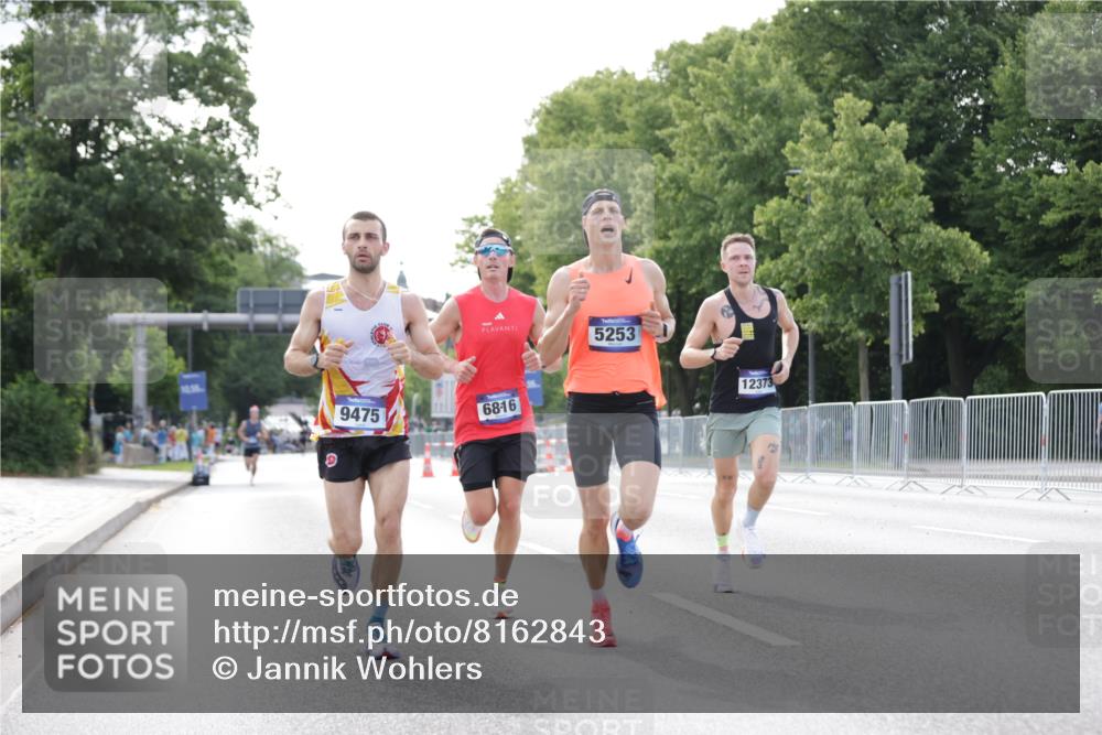 29.06.2025 - hella hamburg halbmarathon Jannik Wohlers http://msf.ph/oto/8162843 29.06.2025 09:40:11 Lombardsbrücke 34, 54, 5253, 6530, 6816, 9151, 9447, 9475, 11210, 11829, 12373, 12678, 14302, 16068, 16245, 16988, 18930 meine-sportfotos.de