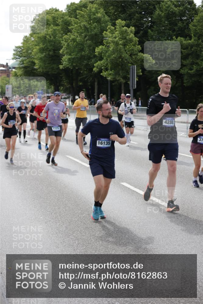 29.06.2025 - hella hamburg halbmarathon Jannik Wohlers http://msf.ph/oto/8162863 29.06.2025 10:20:17 Lombardsbrücke 1011, 1471, 2053, 2101, 2325, 2834, 3247, 3733, 3781, 4166, 4288, 4422, 4754, 4869, 5181, 5625, 6608, 8940, 9722, 9981, 10050, 10350, 11100, 11145, 11995, 12844, 12977, 14138, 14157, 14246, 14342, 14344, 14500, 14502, 14503, 14610, 14611, 14670, 15244, 15442, 15513, 16135, 16254, 16638, 16950, 17095, 17155, 17581, 17987, 18007, 18423, 18620, 18908, 19014, 19093, 19125, 19131, 19132 meine-sportfotos.de