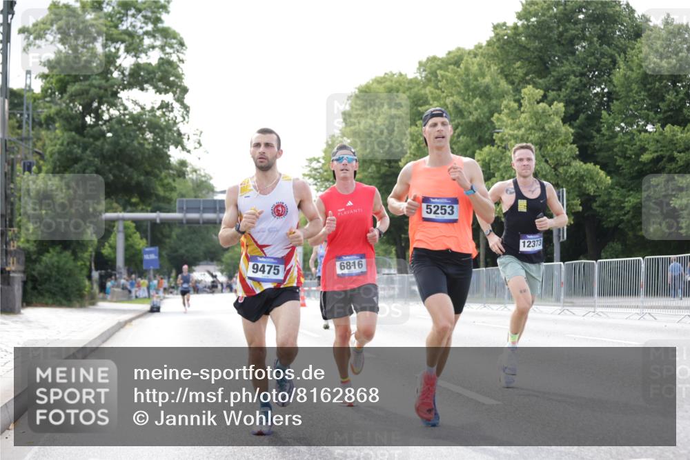 29.06.2025 - hella hamburg halbmarathon Jannik Wohlers http://msf.ph/oto/8162868 29.06.2025 09:40:11 Lombardsbrücke 34, 54, 5253, 6530, 6816, 9151, 9447, 9475, 11210, 11829, 12373, 12678, 14302, 16068, 16245, 16988, 18930 meine-sportfotos.de