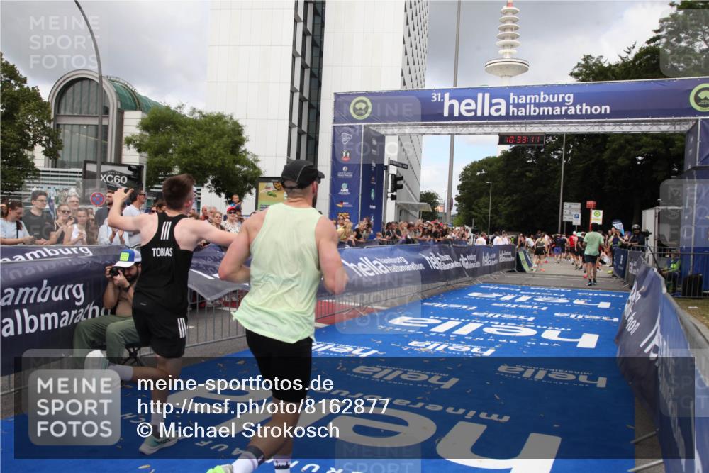 29.06.2025 - hella hamburg halbmarathon Michael Strokosch http://msf.ph/oto/8162877 29.06.2025 10:33:10 Ziel 1910, 6473, 11169, 14276, 17802 meine-sportfotos.de