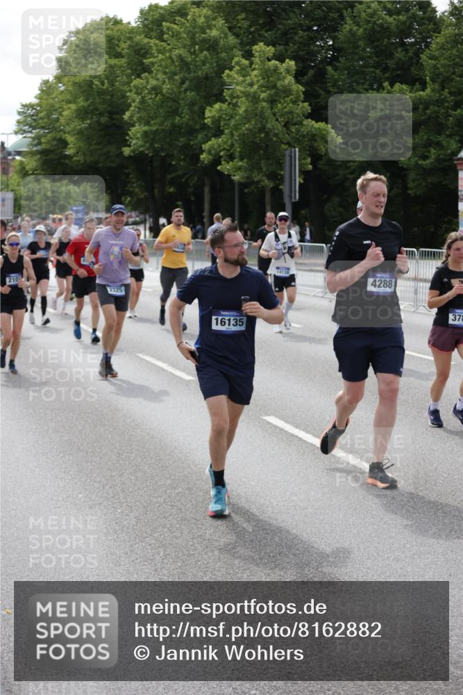 29.06.2025 - hella hamburg halbmarathon Jannik Wohlers http://msf.ph/oto/8162882 29.06.2025 10:20:17 Lombardsbrücke 1011, 1471, 2053, 2101, 2325, 2834, 3247, 3733, 3781, 4166, 4288, 4422, 4754, 4869, 5181, 5625, 6608, 8940, 9722, 9981, 10050, 10350, 11100, 11145, 11995, 12844, 12977, 14138, 14157, 14246, 14342, 14344, 14500, 14502, 14503, 14610, 14611, 14670, 15244, 15442, 15513, 16135, 16254, 16638, 16950, 17095, 17155, 17581, 17987, 18007, 18423, 18620, 18908, 19014, 19093, 19125, 19131, 19132 meine-sportfotos.de
