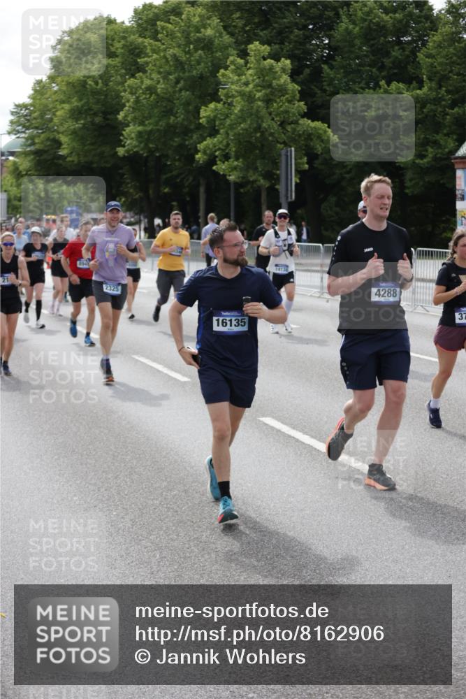 29.06.2025 - hella hamburg halbmarathon Jannik Wohlers http://msf.ph/oto/8162906 29.06.2025 10:20:17 Lombardsbrücke 1011, 1471, 2053, 2101, 2325, 2834, 3247, 3733, 3781, 4166, 4288, 4422, 4754, 4869, 5181, 5625, 6608, 8940, 9722, 9981, 10050, 10350, 11100, 11145, 11995, 12844, 12977, 14138, 14157, 14246, 14342, 14344, 14500, 14502, 14503, 14610, 14611, 14670, 15244, 15442, 15513, 16135, 16254, 16638, 16950, 17095, 17155, 17581, 17987, 18007, 18423, 18620, 18908, 19014, 19093, 19125, 19131, 19132 meine-sportfotos.de