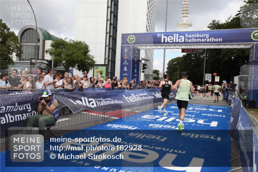 29.06.2025 - hella hamburg halbmarathon Michael Strokosch http://msf.ph/oto/8162928 29.06.2025 10:33:11 Ziel 1910, 6473, 14276, 17802 meine-sportfotos.de