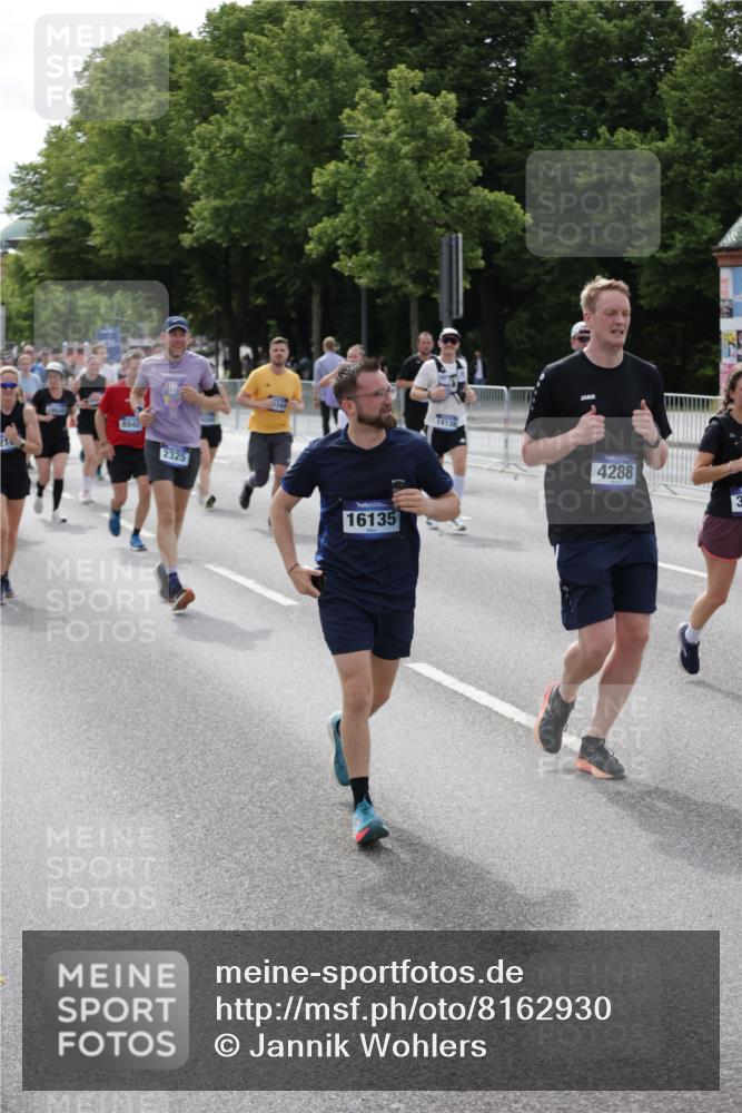 29.06.2025 - hella hamburg halbmarathon Jannik Wohlers http://msf.ph/oto/8162930 29.06.2025 10:20:17 Lombardsbrücke 1011, 1471, 2053, 2101, 2325, 2834, 3247, 3733, 3781, 4166, 4288, 4422, 4754, 4869, 5181, 5625, 6608, 8940, 9722, 9981, 10050, 10350, 11100, 11145, 11995, 12844, 12977, 14138, 14157, 14246, 14342, 14344, 14500, 14502, 14503, 14610, 14611, 14670, 15244, 15442, 15513, 16135, 16254, 16638, 16950, 17095, 17155, 17581, 17987, 18007, 18423, 18620, 18908, 19014, 19093, 19125, 19131, 19132 meine-sportfotos.de