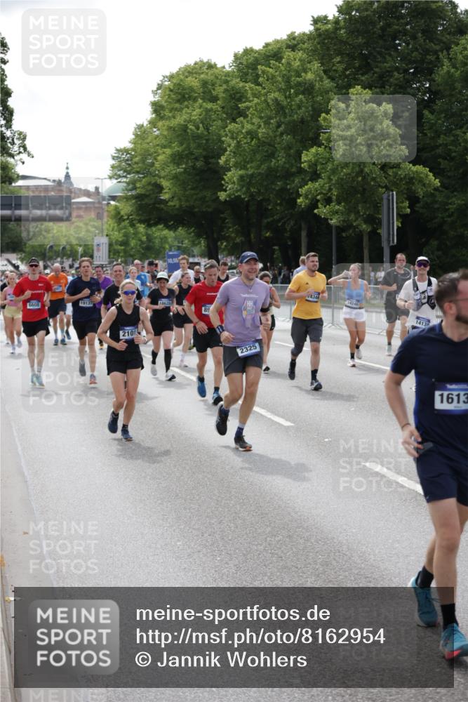 29.06.2025 - hella hamburg halbmarathon Jannik Wohlers http://msf.ph/oto/8162954 29.06.2025 10:20:17 Lombardsbrücke 1011, 1471, 2053, 2101, 2325, 2834, 3247, 3733, 3781, 4166, 4288, 4422, 4754, 4869, 5181, 5625, 6608, 8940, 9722, 9981, 10050, 10350, 11100, 11145, 11995, 12844, 12977, 14138, 14157, 14246, 14342, 14344, 14500, 14502, 14503, 14610, 14611, 14670, 15244, 15442, 15513, 16135, 16254, 16638, 16950, 17095, 17155, 17581, 17987, 18007, 18423, 18620, 18908, 19014, 19093, 19125, 19131, 19132 meine-sportfotos.de