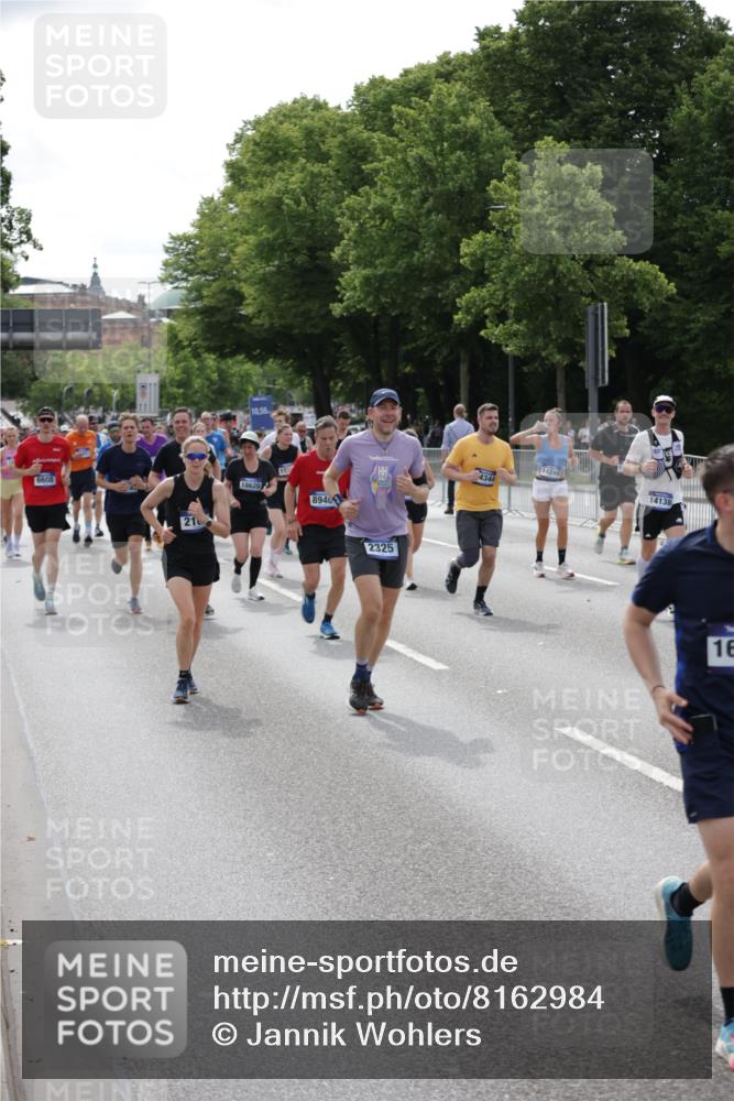29.06.2025 - hella hamburg halbmarathon Jannik Wohlers http://msf.ph/oto/8162984 29.06.2025 10:20:18 Lombardsbrücke 1011, 1471, 2053, 2101, 2325, 2834, 2923, 2945, 3247, 3733, 3781, 4166, 4288, 4422, 4754, 4869, 5181, 5625, 6608, 8113, 8940, 9981, 10050, 10350, 11100, 11145, 11995, 12844, 14138, 14157, 14246, 14342, 14344, 14500, 14502, 14503, 14610, 14611, 14670, 15244, 15442, 15513, 16135, 16254, 16638, 16950, 17095, 17155, 17581, 17832, 17987, 18007, 18423, 18620, 18908, 19014, 19093, 19125, 19131, 19132 meine-sportfotos.de
