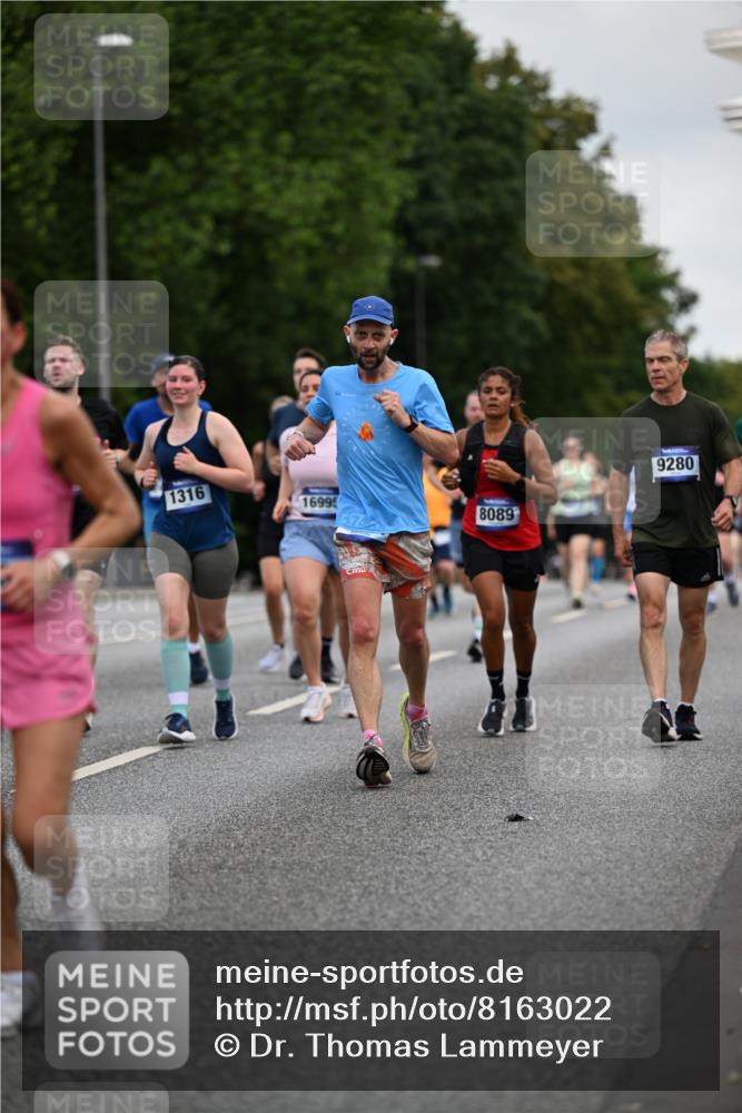29.06.2025 - hella hamburg halbmarathon Dr. Thomas Lammeyer http://msf.ph/oto/8163022 29.06.2025 10:08:51 Kennedybrücke 1126, 1316, 1559, 2011, 2424, 2463, 2698, 2852, 3994, 4146, 4293, 4538, 4904, 6311, 7017, 8089, 8217, 9280, 10100, 10213, 10709, 10834, 10962 meine-sportfotos.de