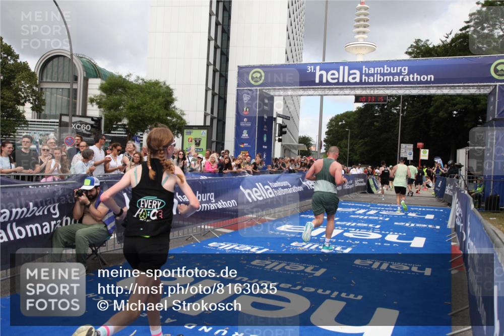 29.06.2025 - hella hamburg halbmarathon Michael Strokosch http://msf.ph/oto/8163035 29.06.2025 10:33:14 Ziel 1910, 6473, 14276, 17802 meine-sportfotos.de