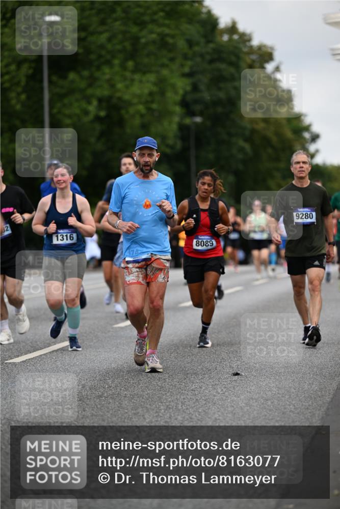 29.06.2025 - hella hamburg halbmarathon Dr. Thomas Lammeyer http://msf.ph/oto/8163077 29.06.2025 10:08:51 Kennedybrücke 1126, 1316, 1559, 2011, 2424, 2463, 2698, 2852, 3994, 4146, 4293, 4538, 4904, 6311, 7017, 8089, 8217, 9280, 10100, 10213, 10709, 10834, 10962 meine-sportfotos.de
