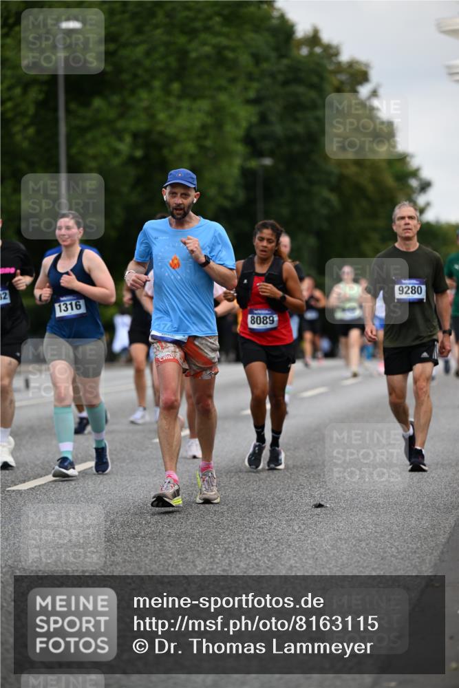 29.06.2025 - hella hamburg halbmarathon Dr. Thomas Lammeyer http://msf.ph/oto/8163115 29.06.2025 10:08:51 Kennedybrücke 1126, 1316, 1559, 2011, 2424, 2463, 2698, 2852, 3994, 4146, 4293, 4538, 4904, 6311, 7017, 8089, 8217, 9280, 10100, 10213, 10709, 10834, 10962 meine-sportfotos.de