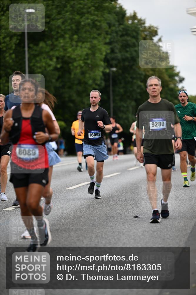 29.06.2025 - hella hamburg halbmarathon Dr. Thomas Lammeyer http://msf.ph/oto/8163305 29.06.2025 10:08:54 Kennedybrücke 1126, 1316, 1347, 1559, 2011, 2424, 2463, 2540, 2698, 2852, 3994, 4146, 4293, 4538, 4904, 6311, 7017, 8089, 8217, 9280, 10100, 10213, 10709, 10834, 10962, 11088 meine-sportfotos.de
