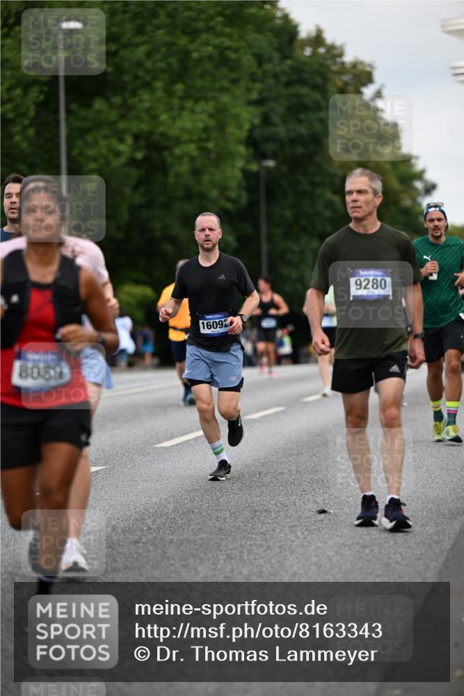 29.06.2025 - hella hamburg halbmarathon Dr. Thomas Lammeyer http://msf.ph/oto/8163343 29.06.2025 10:08:54 Kennedybrücke 1126, 1316, 1347, 1559, 2011, 2424, 2463, 2540, 2698, 2852, 3994, 4146, 4293, 4538, 4904, 6311, 7017, 8089, 8217, 9280, 10100, 10213, 10709, 10834, 10962, 11088 meine-sportfotos.de