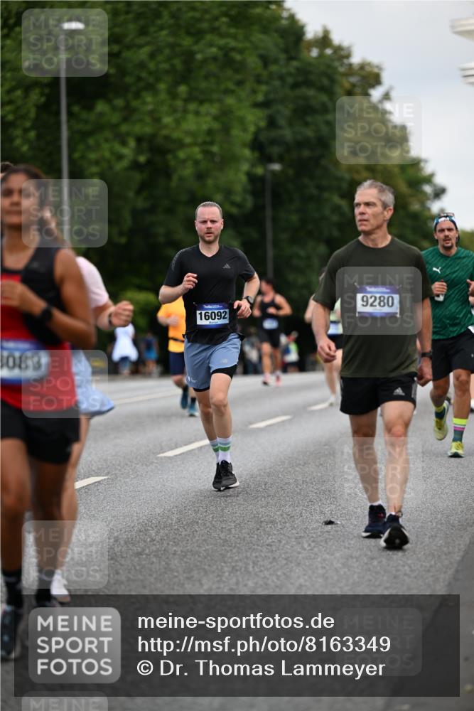 29.06.2025 - hella hamburg halbmarathon Dr. Thomas Lammeyer http://msf.ph/oto/8163349 29.06.2025 10:08:54 Kennedybrücke 1126, 1316, 1347, 1559, 2011, 2424, 2463, 2540, 2698, 2852, 3994, 4146, 4293, 4538, 4904, 6311, 7017, 8089, 8217, 9280, 10100, 10213, 10709, 10834, 10962, 11088 meine-sportfotos.de